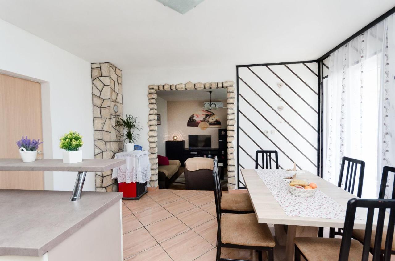 Apartments Albina 洛帕 外观 照片